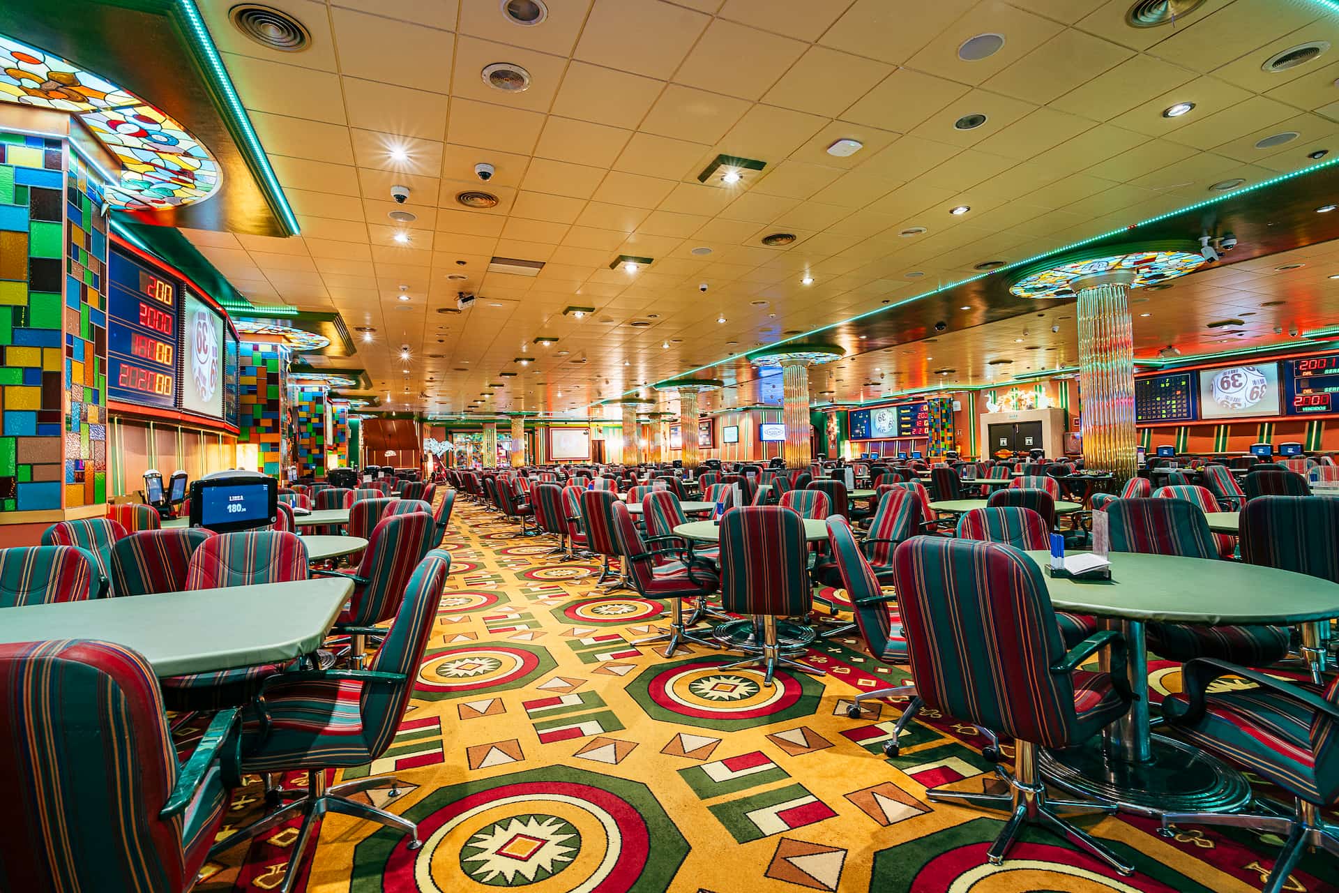 Mesas de bingo en el salón de Bingo Las Vegas Madrid